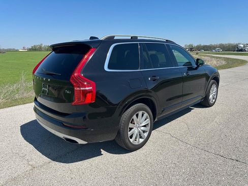 Used 2018 Volvo XC90 T6 Momentum w/ Momentum Plus Package AWD/4WD image 3