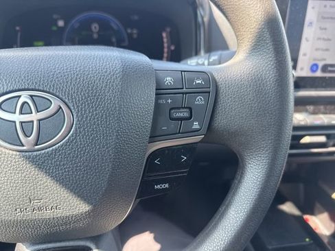 Used 2025 Toyota Camry LE image 11