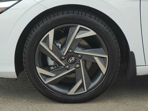 Used 2024 Hyundai Elantra Limited FWD image 7