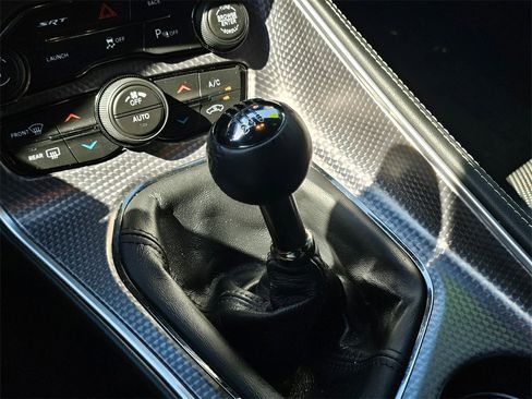 Used 2015 Dodge Challenger SRT Hellcat image 28