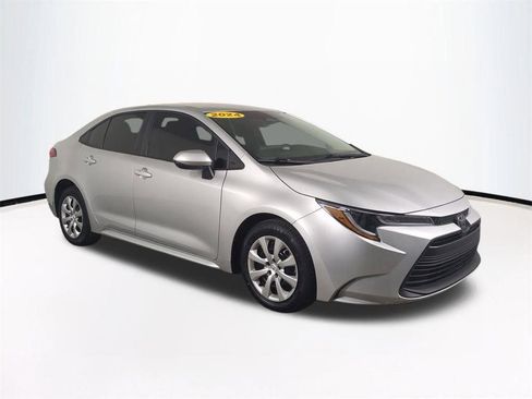 Used 2024 Toyota Corolla LE FWD image 2