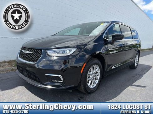 Used 2024 Chrysler Pacifica Touring-L FWD image 1