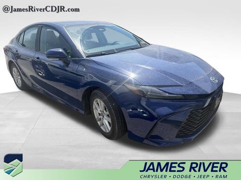 Used 2025 Toyota Camry LE FWD image 3