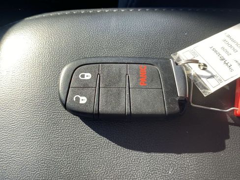 Used 2020 Dodge Journey SE image 28