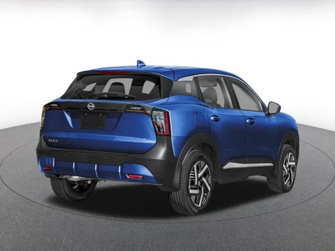 Used 2025 Nissan Kicks SV AWD/4WD image 2