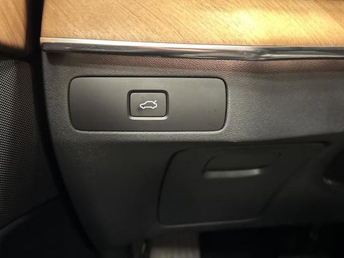 Used 2024 Volvo XC90 B5 Plus image 25