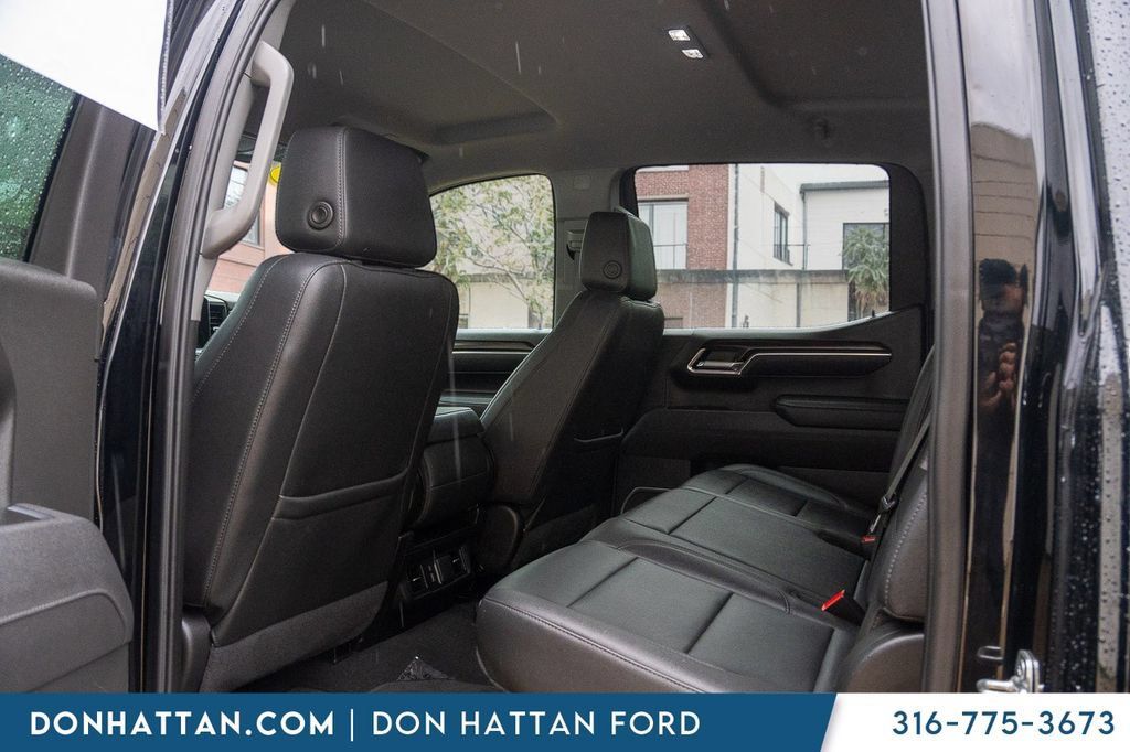 Used 2025 GMC Sierra 1500 SLT AWD/4WD image 17