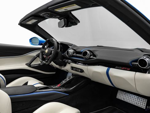 Used 2022 Ferrari 812 GTS RWD image 56