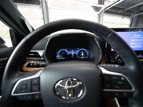 Used 2023 Toyota Highlander Platinum AWD/4WD image 15