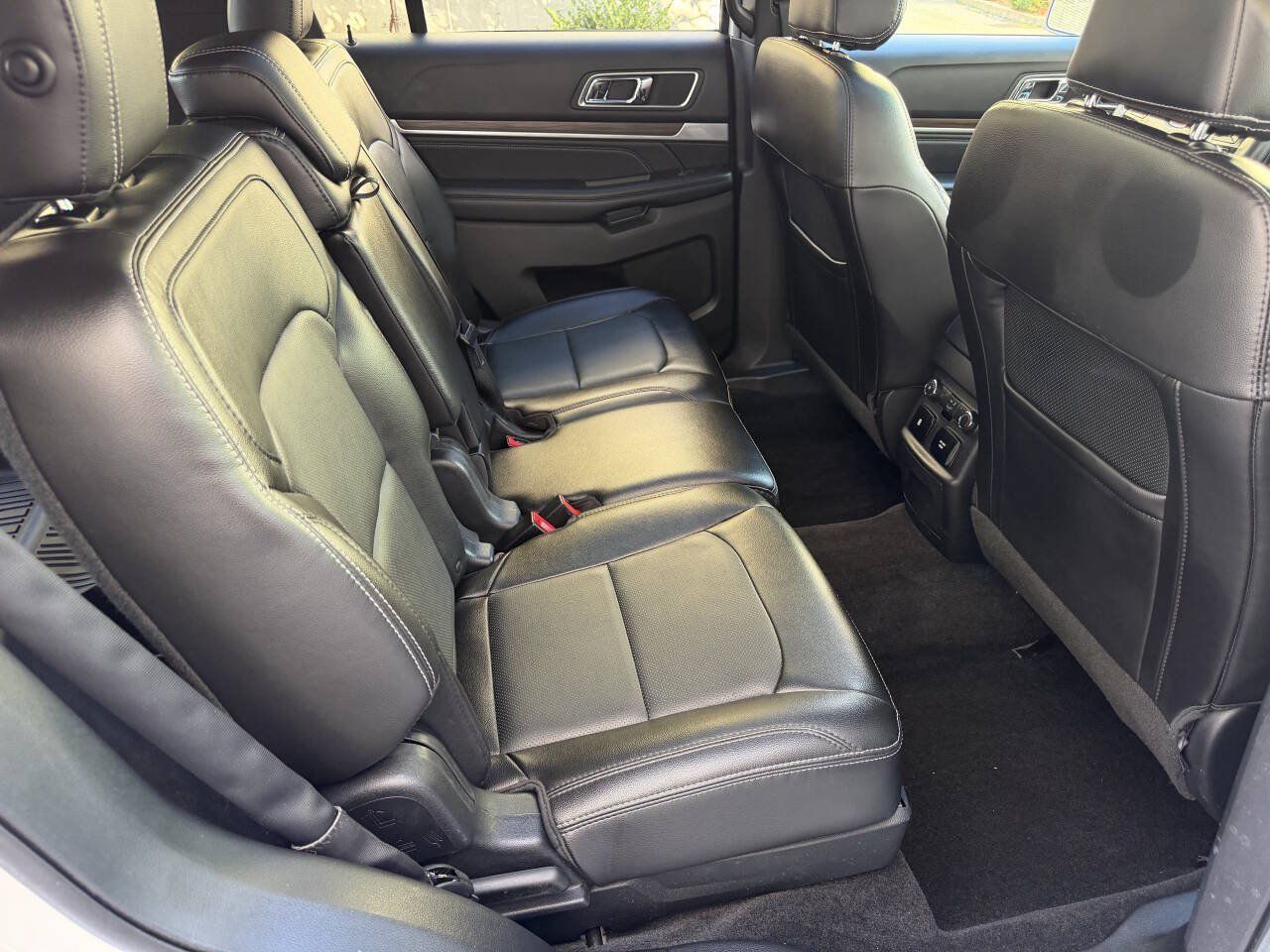 Used 2017 Ford Explorer Limited w/ Equipment Group 301A AWD/4WD image 31