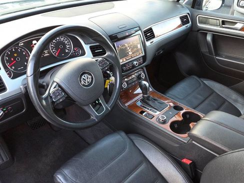 Used 2012 Volkswagen Touareg VR6 image 27