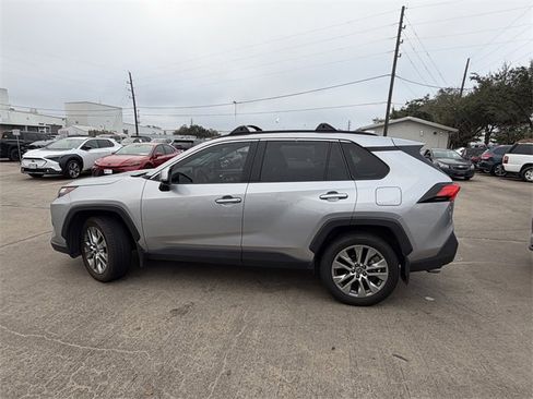 Used 2023 Toyota RAV4 XLE Premium image 8