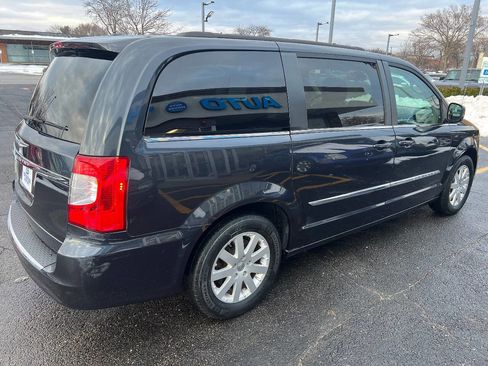 Used 2014 Chrysler Town & Country Touring image 13