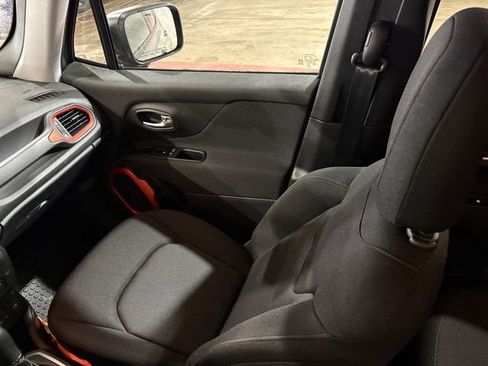 Used 2019 Jeep Renegade Sport image 16