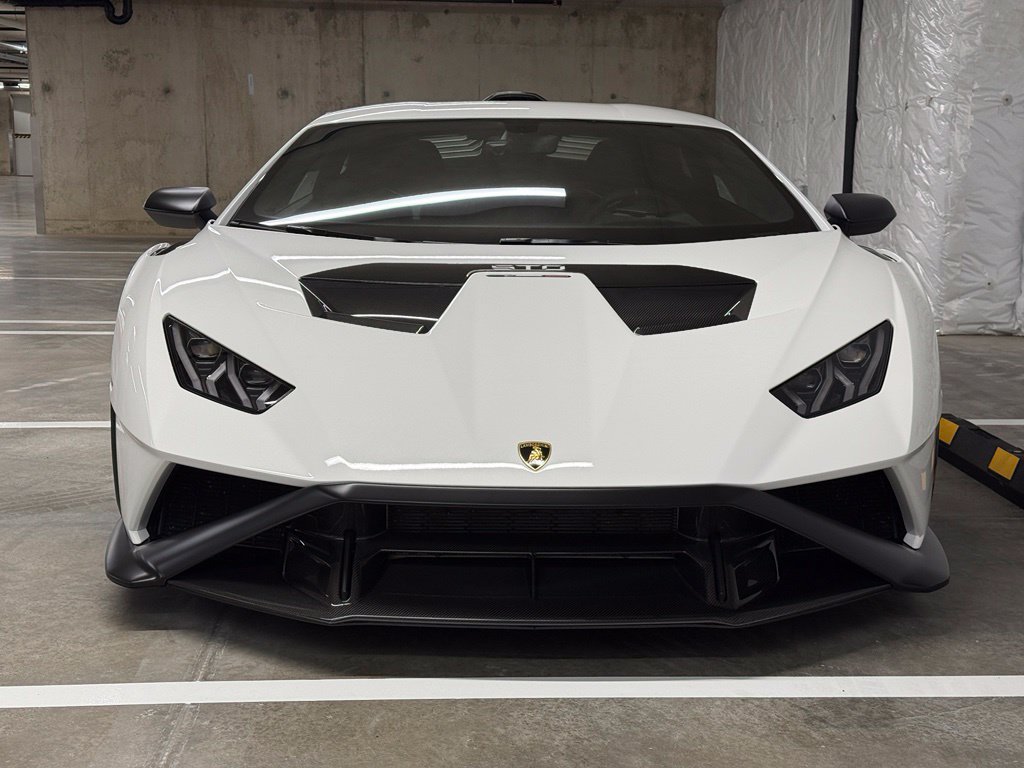 Used 2021 Lamborghini Huracan STO RWD image 11