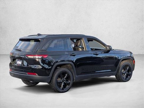 Used 2023 Jeep Grand Cherokee Limited w/ Black Appearance Package image 5