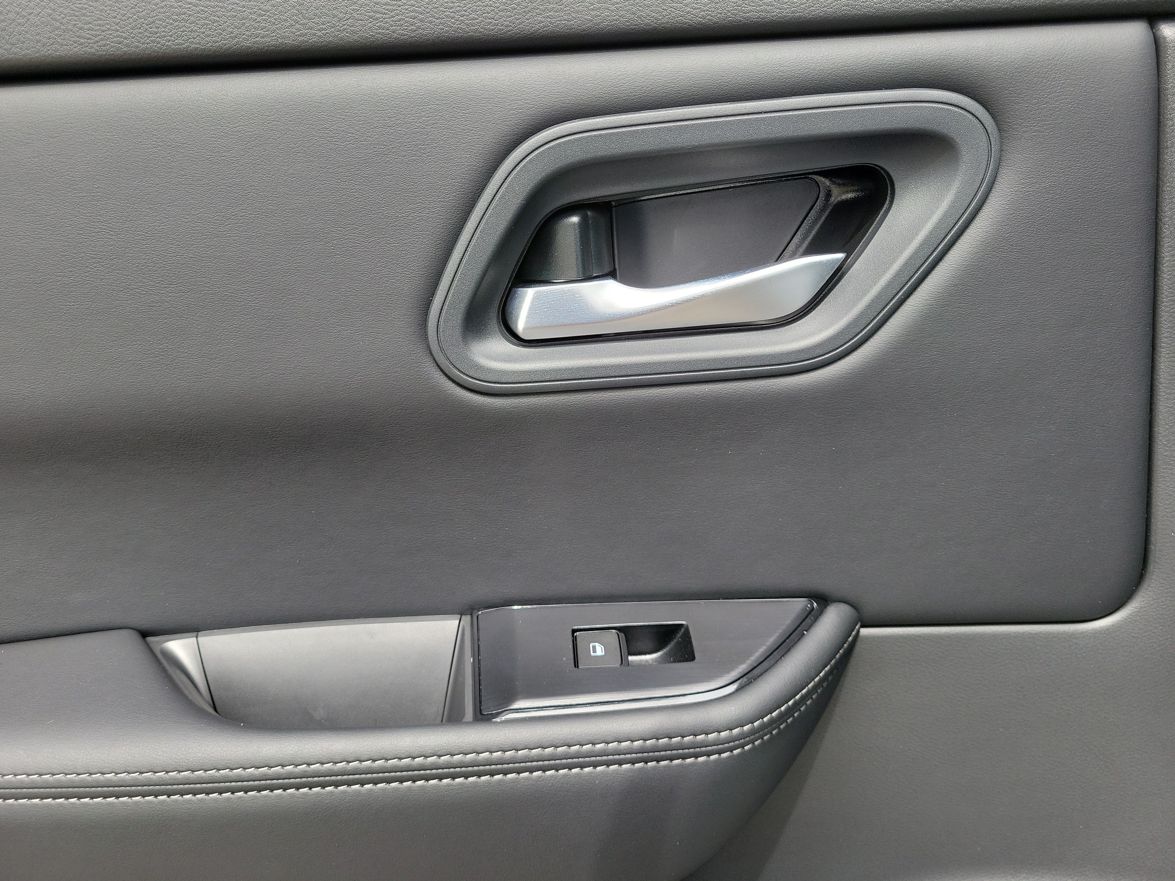 Certified 2025 Nissan Rogue SV AWD/4WD image 20