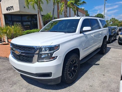Used 2019 Chevrolet Suburban LT RWD image 3