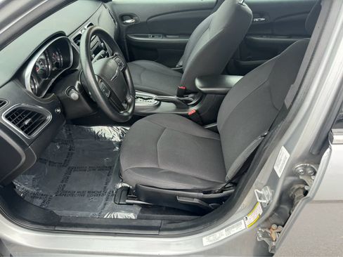 Used 2014 Chrysler 200 LX image 9