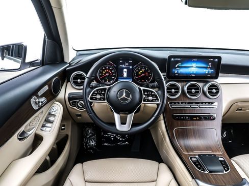 Certified 2022 Mercedes-Benz GLC 300 image 6