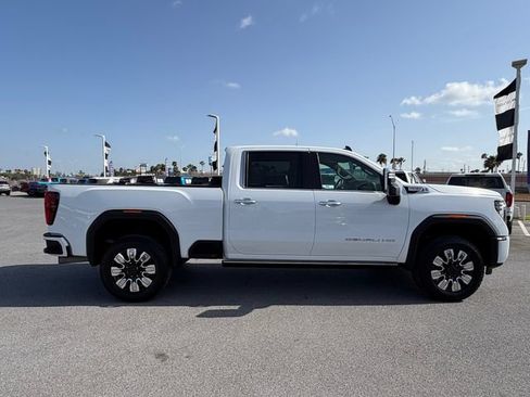 Used 2024 GMC Sierra 2500 Denali w/ Denali Reserve Package AWD/4WD image 4