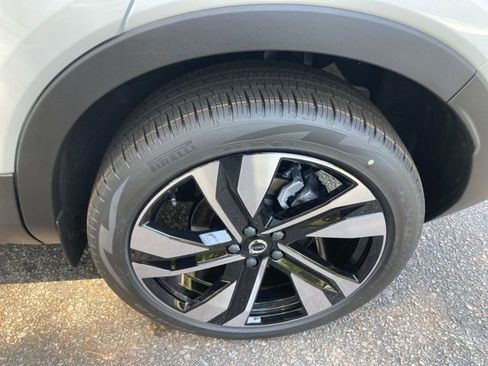 New 2025 Volvo XC40 B5 Ultra image 12