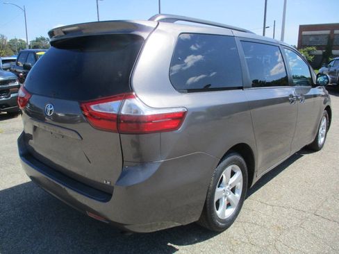 Used 2017 Toyota Sienna LE FWD image 6