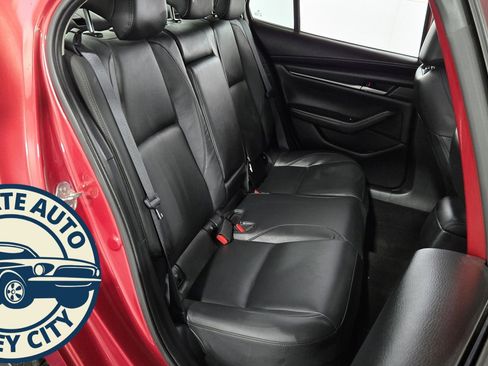 Used 2023 MAZDA MAZDA3 s image 29