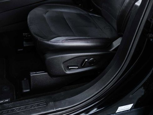 Used 2018 Ford Explorer XLT w/ Equipment Group 202A image 32