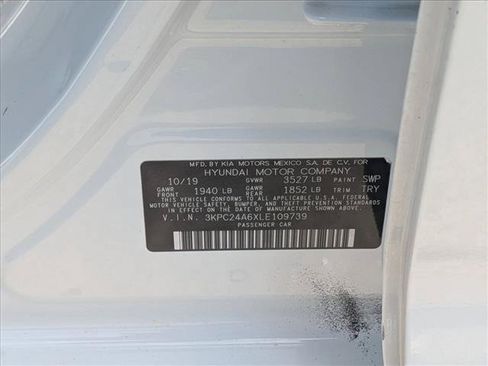 Used 2020 Hyundai Accent SE w/ Cargo Package FWD image 17