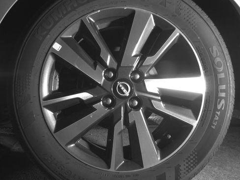 Used 2025 Nissan Versa SV image 14