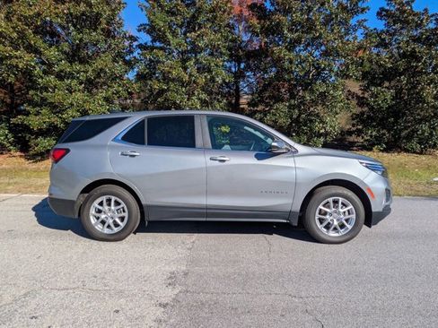 Used 2024 Chevrolet Equinox LT AWD/4WD image 2