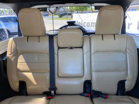 Used 2018 Jeep Wrangler Unlimited Sahara AWD/4WD image 30