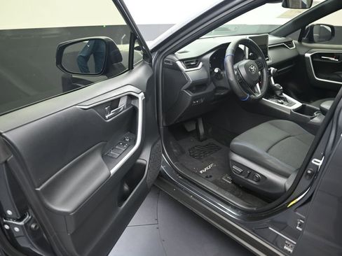 Used 2023 Toyota RAV4 SE AWD/4WD image 10