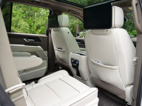 Used 2025 GMC Yukon Denali w/ Denali Reserve Package RWD image 47