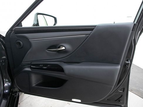 Used 2025 Lexus ES 300h FWD image 9