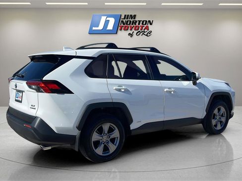 Used 2022 Toyota RAV4 XLE image 5