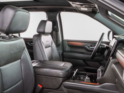 Used 2025 GMC Yukon Denali w/ Sun & Power Step Package image 31