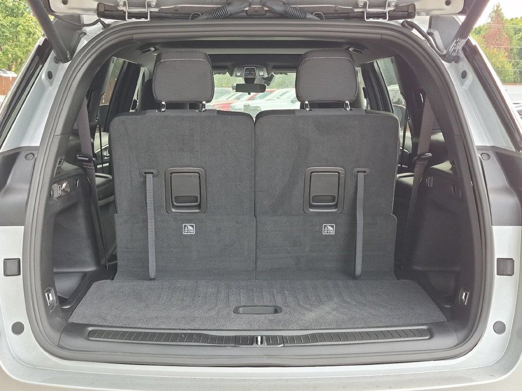 Certified 2025 Jeep Grand Cherokee L Laredo w/ Luxury Tech Group I AWD/4WD image 10