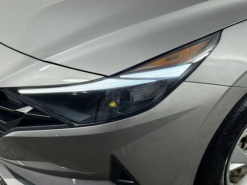 Used 2023 Hyundai Elantra SE FWD image 3