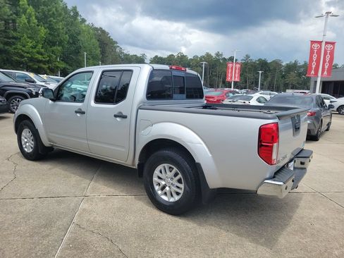 Used 2017 Nissan Frontier SV w/ SV Value Truck Package RWD image 3