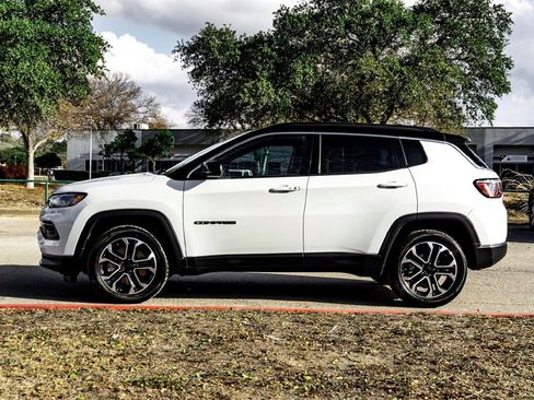 Used 2024 Jeep Compass Limited image 8