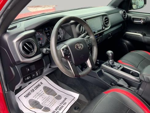 Used 2022 Toyota Tacoma TRD Off-Road w/ Technology Package AWD/4WD image 17