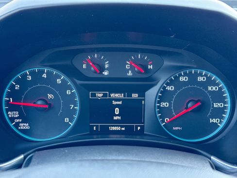 Used 2018 Chevrolet Equinox LT FWD image 34