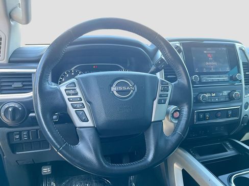 Used 2024 Nissan Titan SV w/ SV Convenience Package RWD image 11