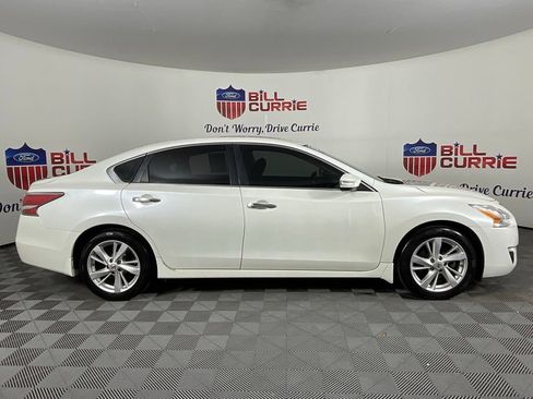 Used 2014 Nissan Altima 2.5 SV w/ Convenience Package FWD image 2