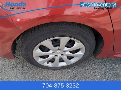 Used 2021 Toyota Corolla LE image 10