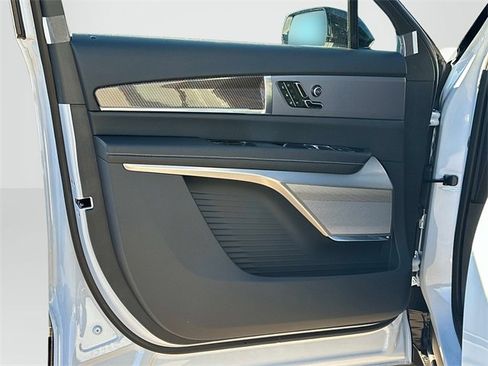 New 2026 Cadillac Vistiq Sport image 8