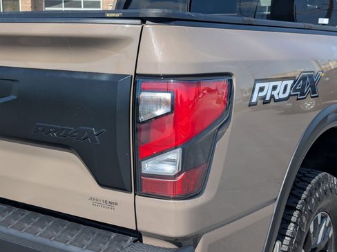 Used 2021 Nissan Titan PRO-4X w/ Pro-4x Convenience Package AWD/4WD image 11