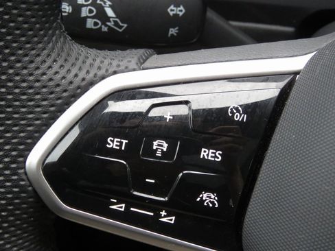 Used 2022 Volkswagen Tiguan SEL R-Line image 23